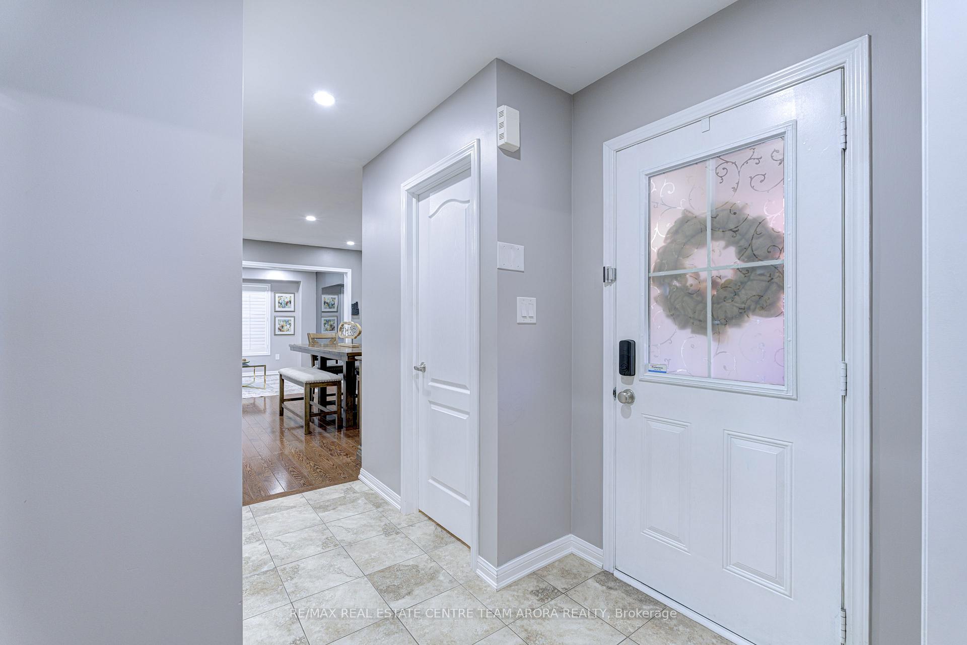 Photo 3 of 23 Berberis Crescent, Brampton, Northwest Brampton — HOMEH