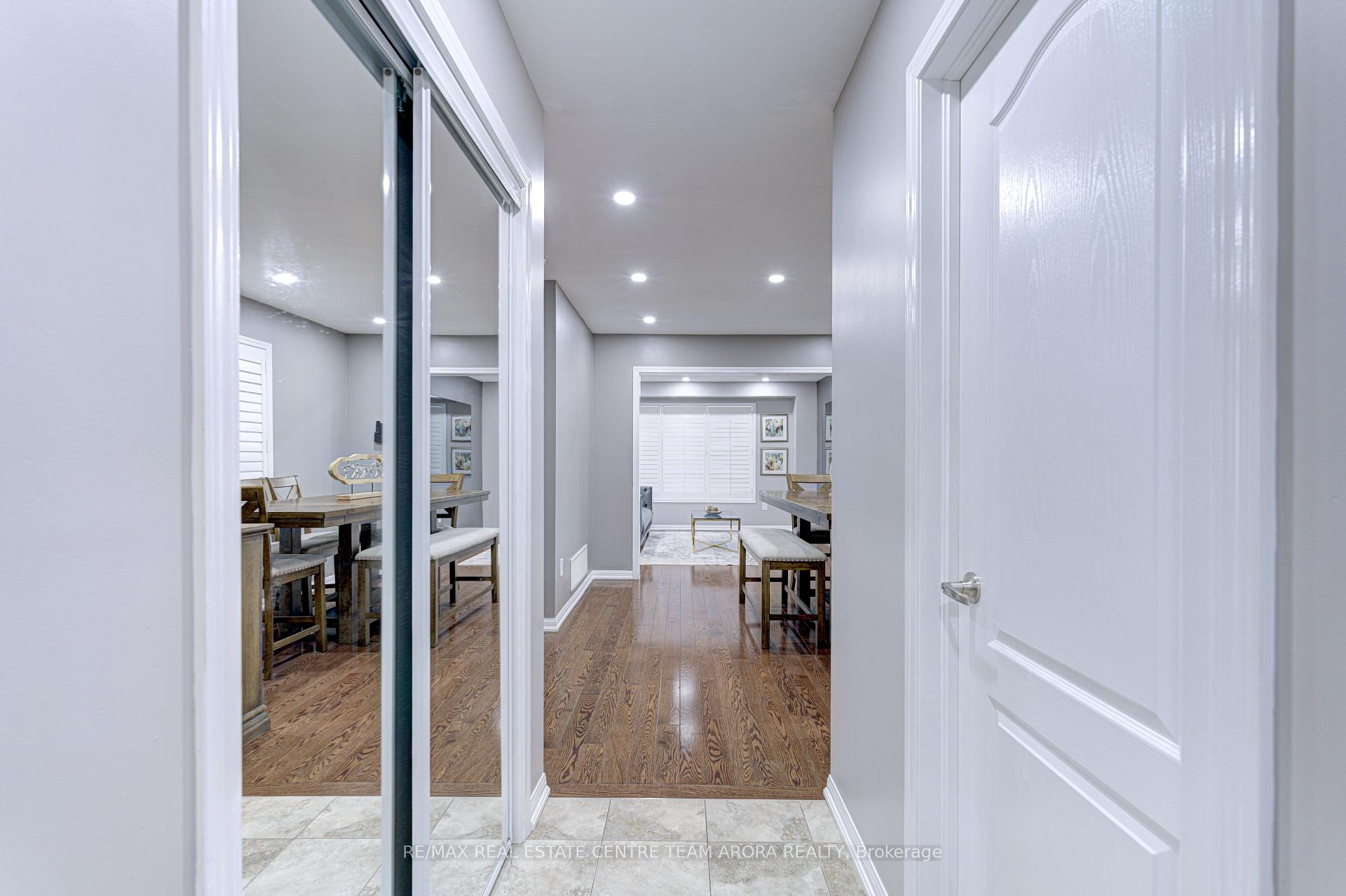Photo 4 of 23 Berberis Crescent, Brampton, Northwest Brampton — HOMEH