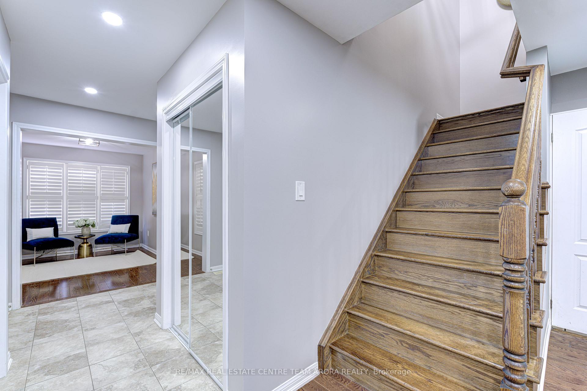 Photo 5 of 23 Berberis Crescent, Brampton, Northwest Brampton — HOMEH