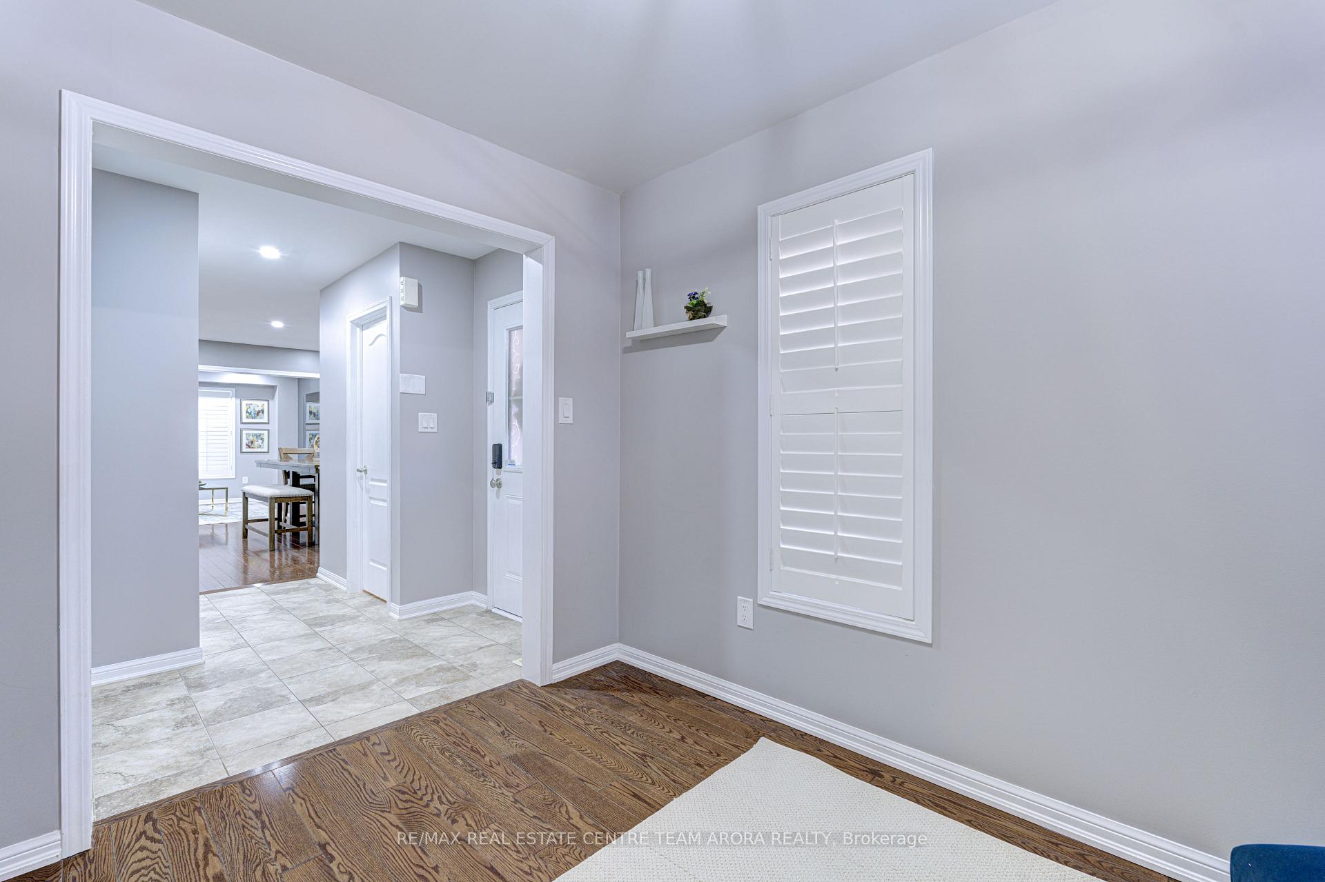 Photo 7 of 23 Berberis Crescent, Brampton, Northwest Brampton — HOMEH