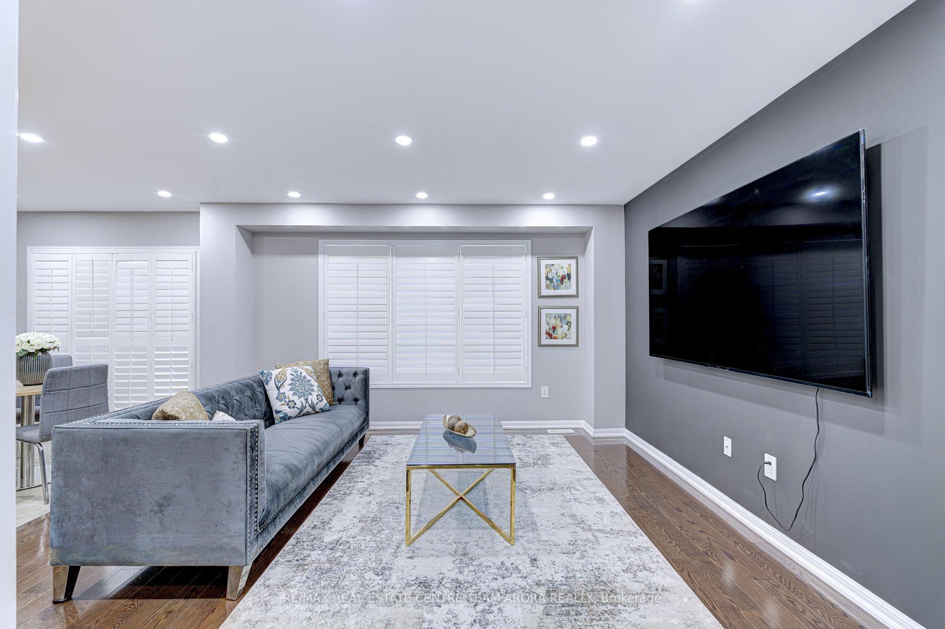 Photo 10 of 23 Berberis Crescent, Brampton, Northwest Brampton — HOMEH