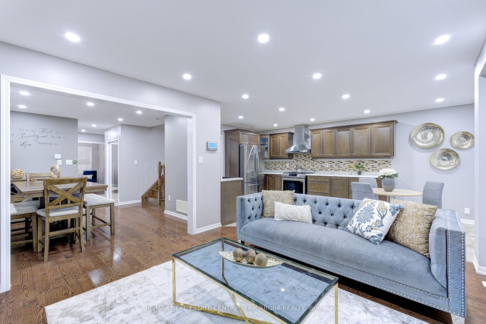Photo 12 of 23 Berberis Crescent, Brampton, Northwest Brampton — HOMEH