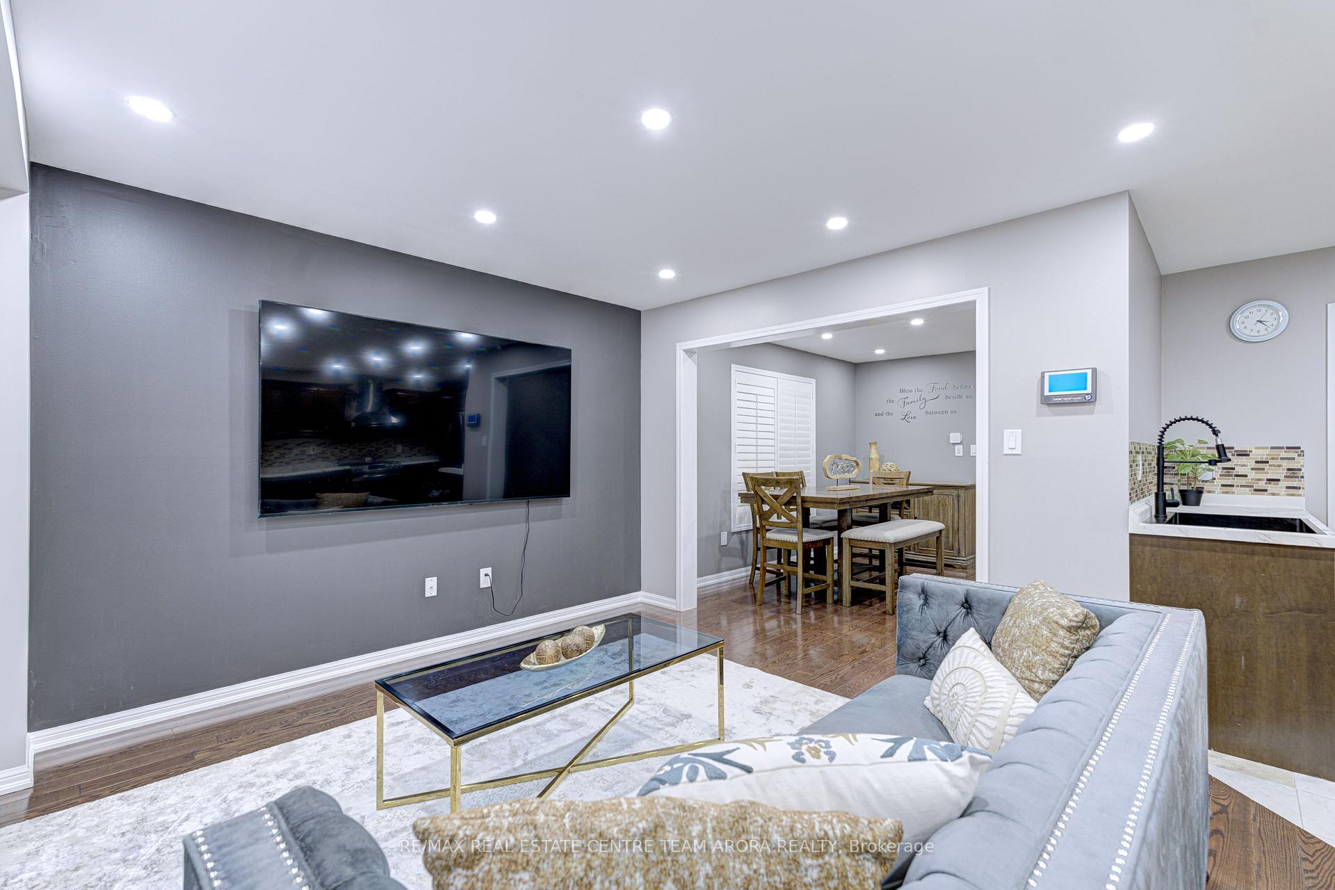 Photo 13 of 23 Berberis Crescent, Brampton, Northwest Brampton — HOMEH