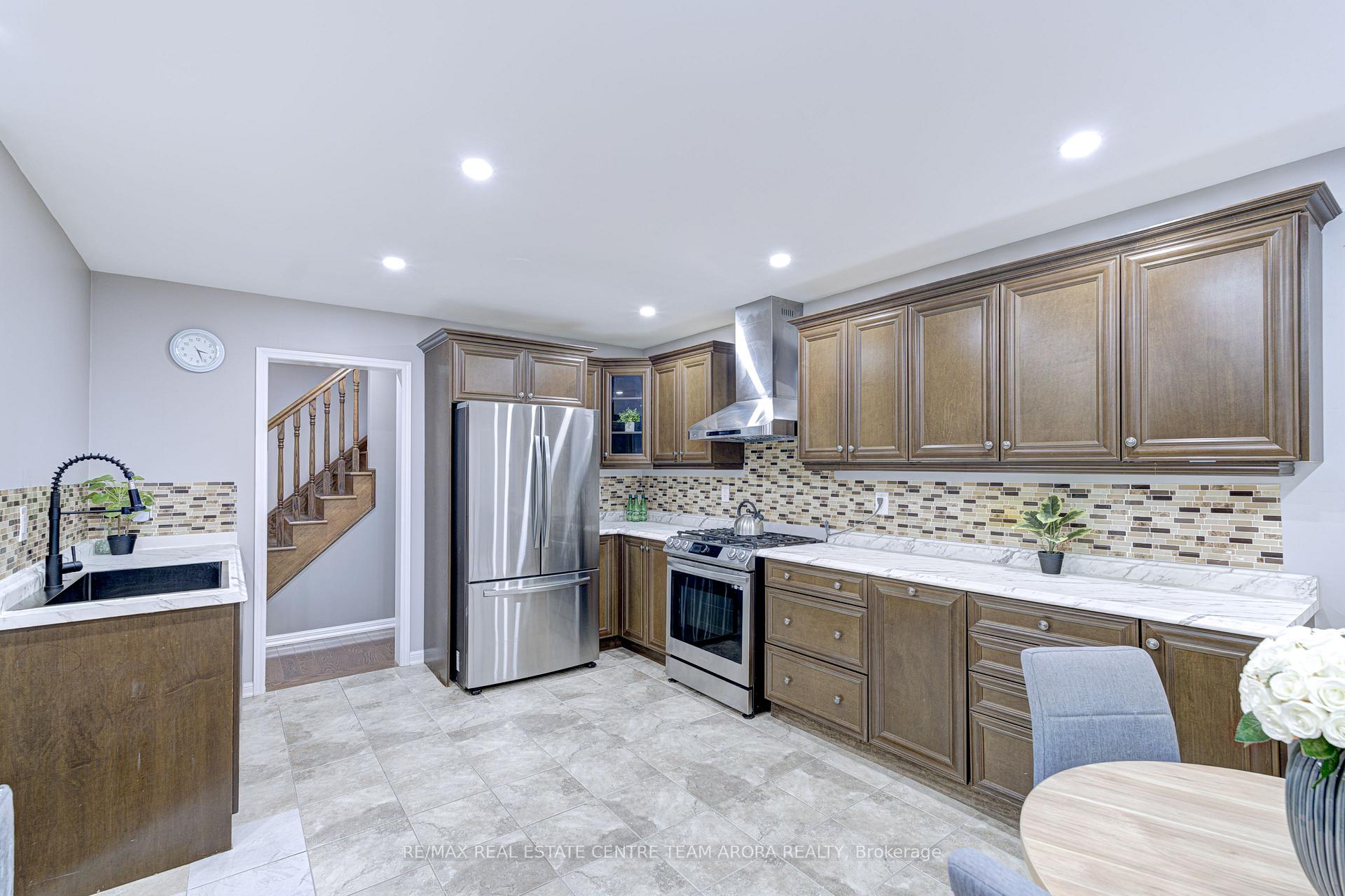 Photo 15 of 23 Berberis Crescent, Brampton, Northwest Brampton — HOMEH