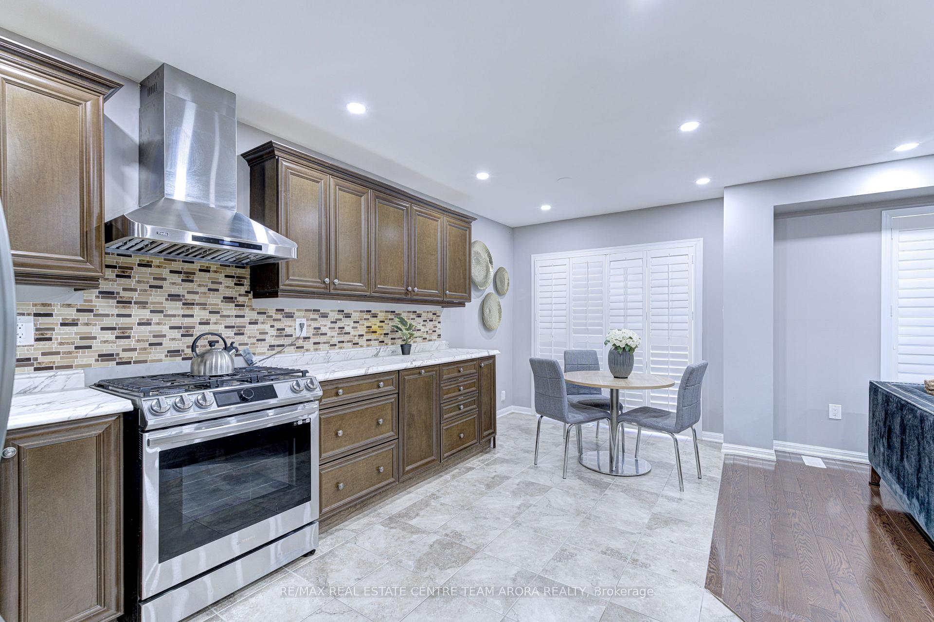 Photo 16 of 23 Berberis Crescent, Brampton, Northwest Brampton — HOMEH