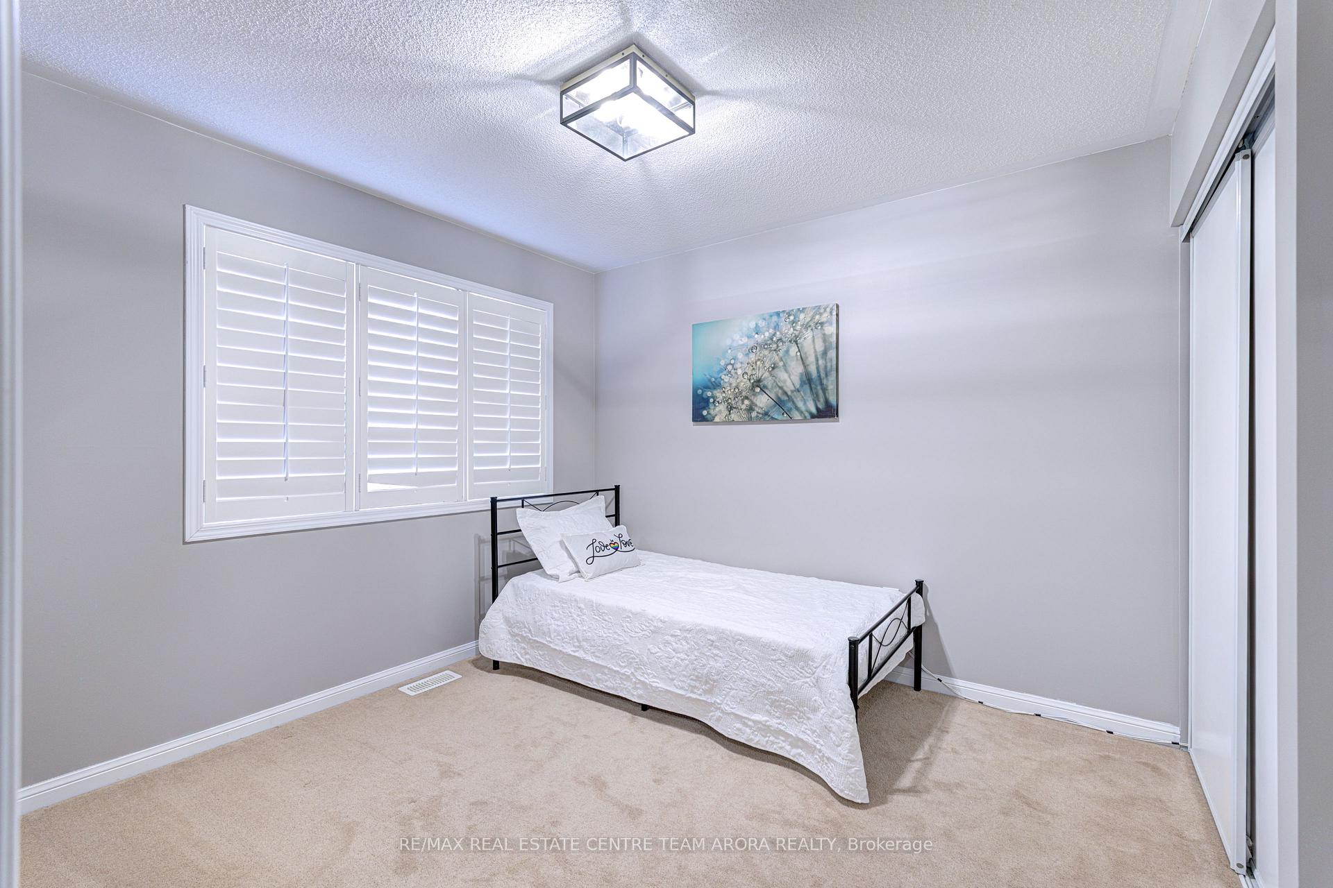 Photo 31 of 23 Berberis Crescent, Brampton, Northwest Brampton — HOMEH