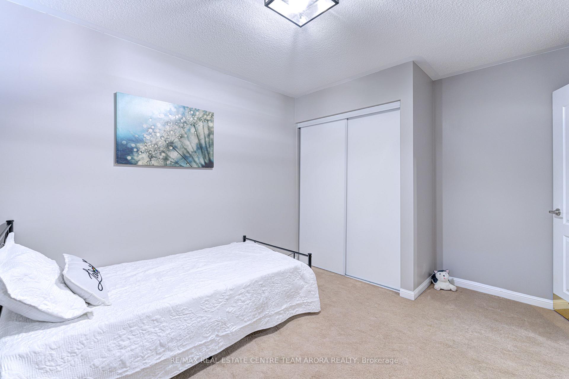 Photo 32 of 23 Berberis Crescent, Brampton, Northwest Brampton — HOMEH