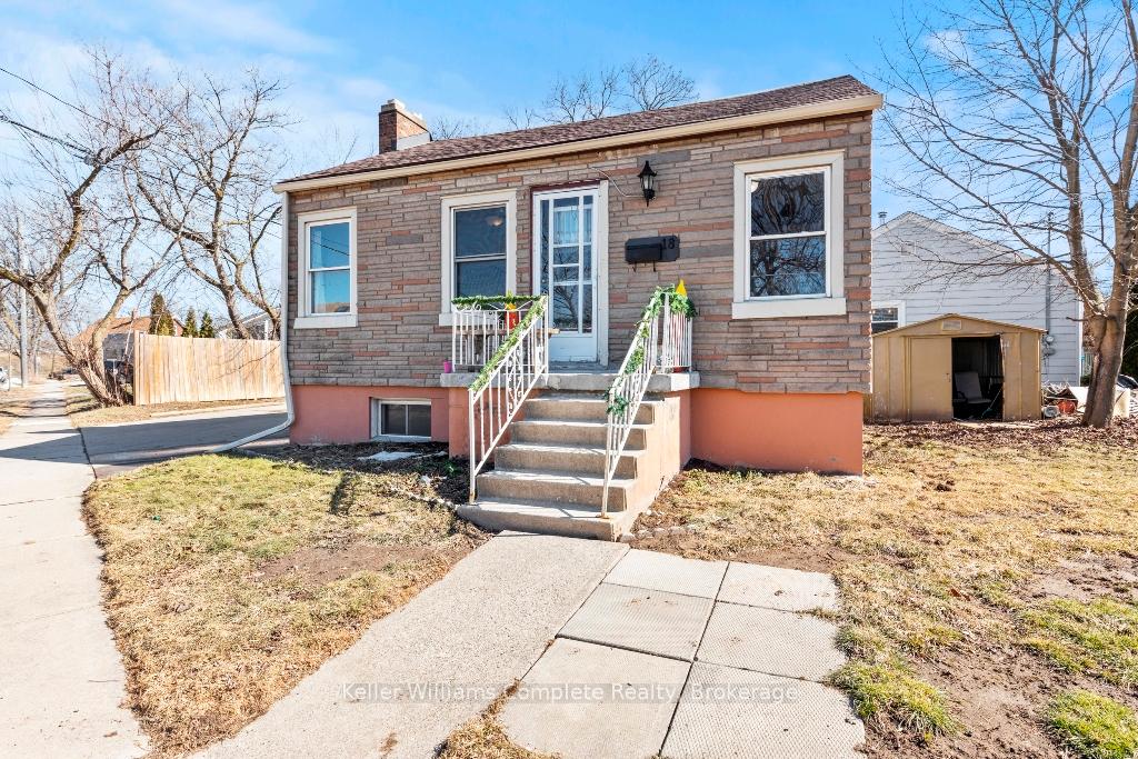 Photo 2 of 18 Lancaster Avenue, St. Catharines, E. Chester — HOMEH