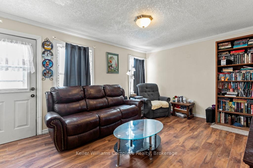 Photo 3 of 18 Lancaster Avenue, St. Catharines, E. Chester — HOMEH