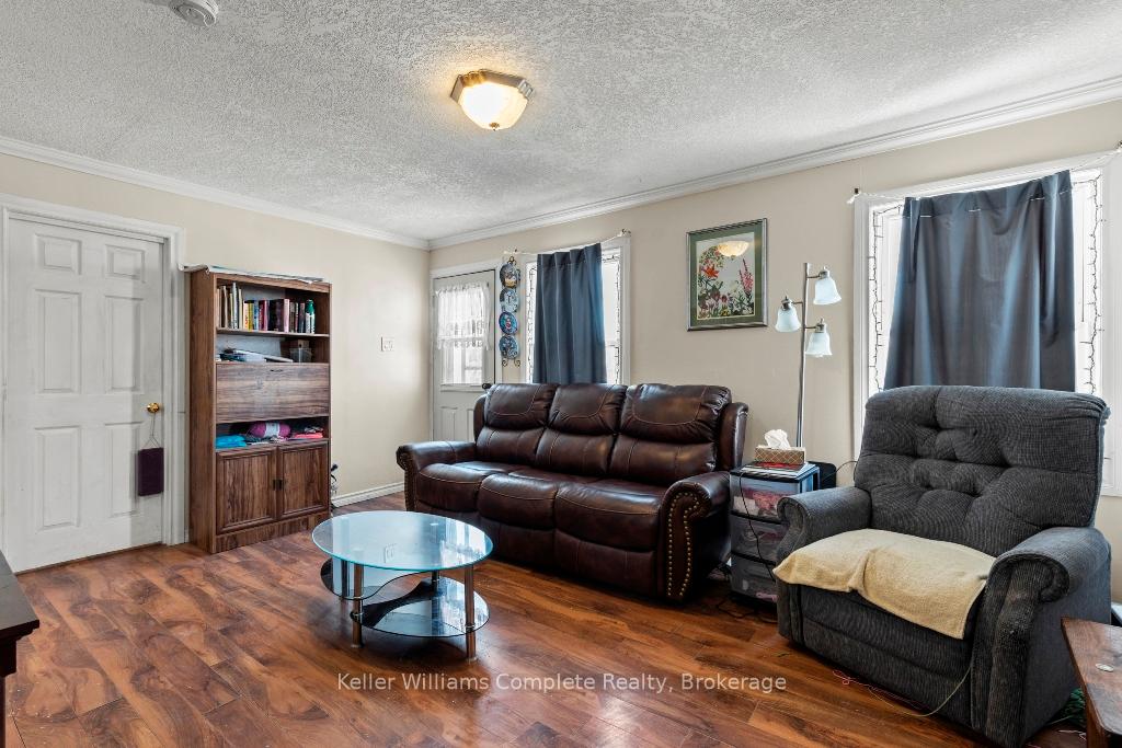 Photo 4 of 18 Lancaster Avenue, St. Catharines, E. Chester — HOMEH