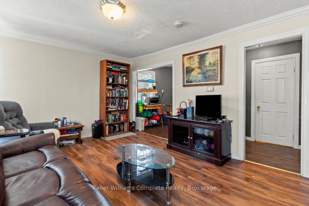 Photo 6 of 18 Lancaster Avenue, St. Catharines, E. Chester — HOMEH