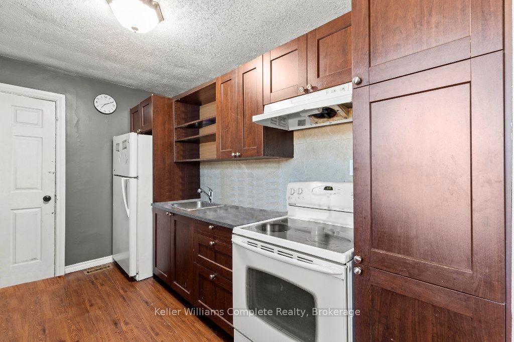 Photo 7 of 18 Lancaster Avenue, St. Catharines, E. Chester — HOMEH