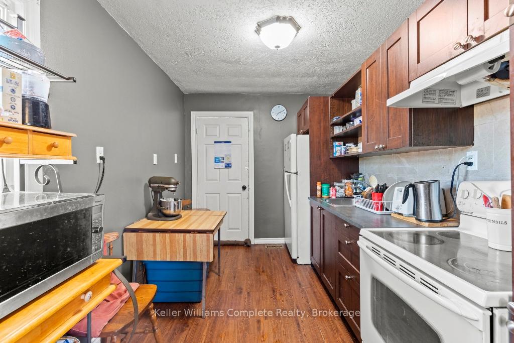 Photo 8 of 18 Lancaster Avenue, St. Catharines, E. Chester — HOMEH