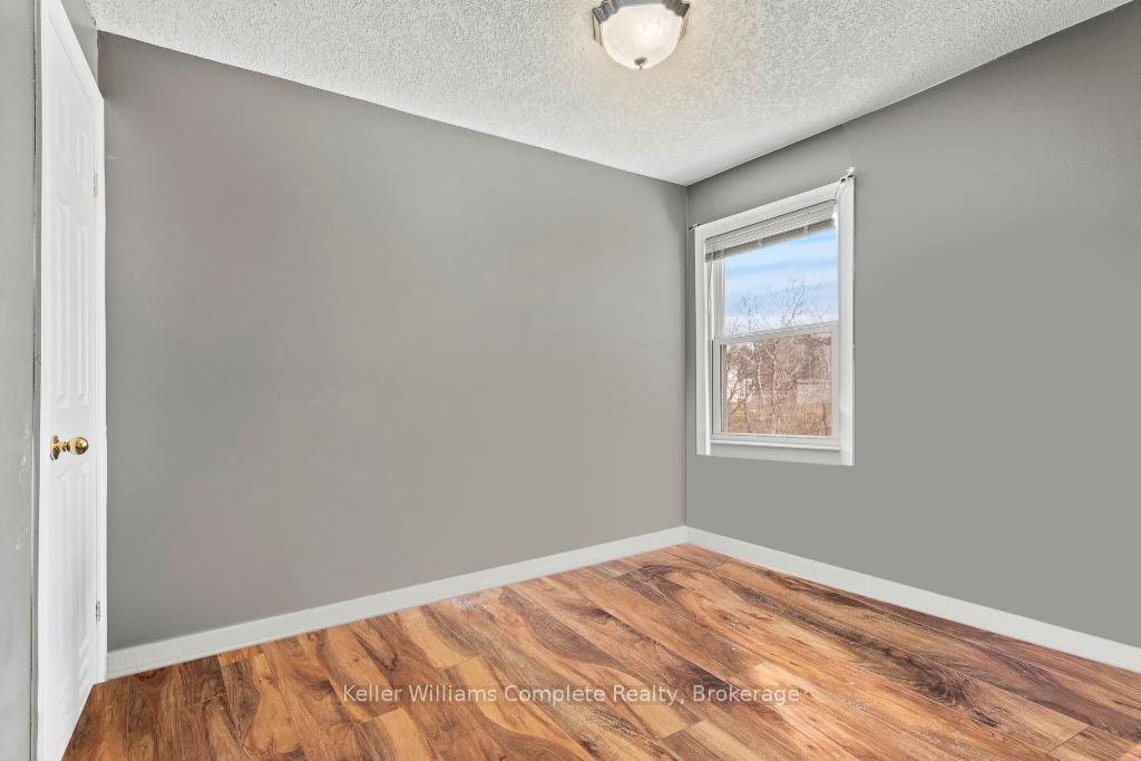 Photo 10 of 18 Lancaster Avenue, St. Catharines, E. Chester — HOMEH