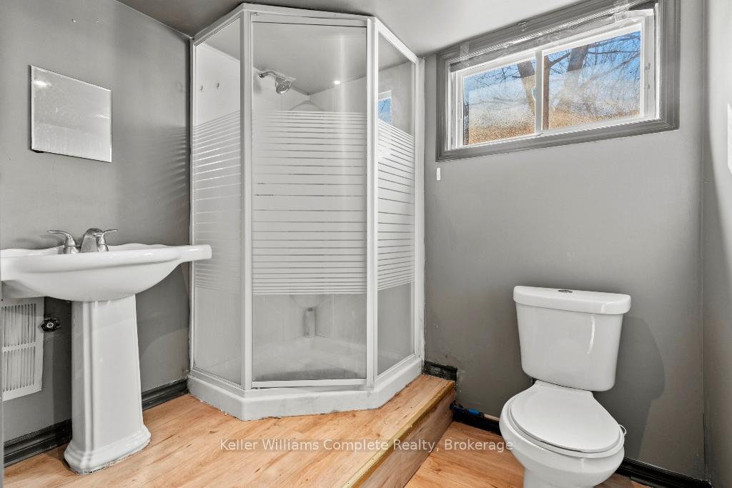 Photo 22 of 18 Lancaster Avenue, St. Catharines, E. Chester — HOMEH
