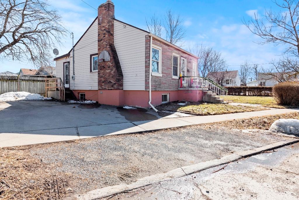 Photo 24 of 18 Lancaster Avenue, St. Catharines, E. Chester — HOMEH