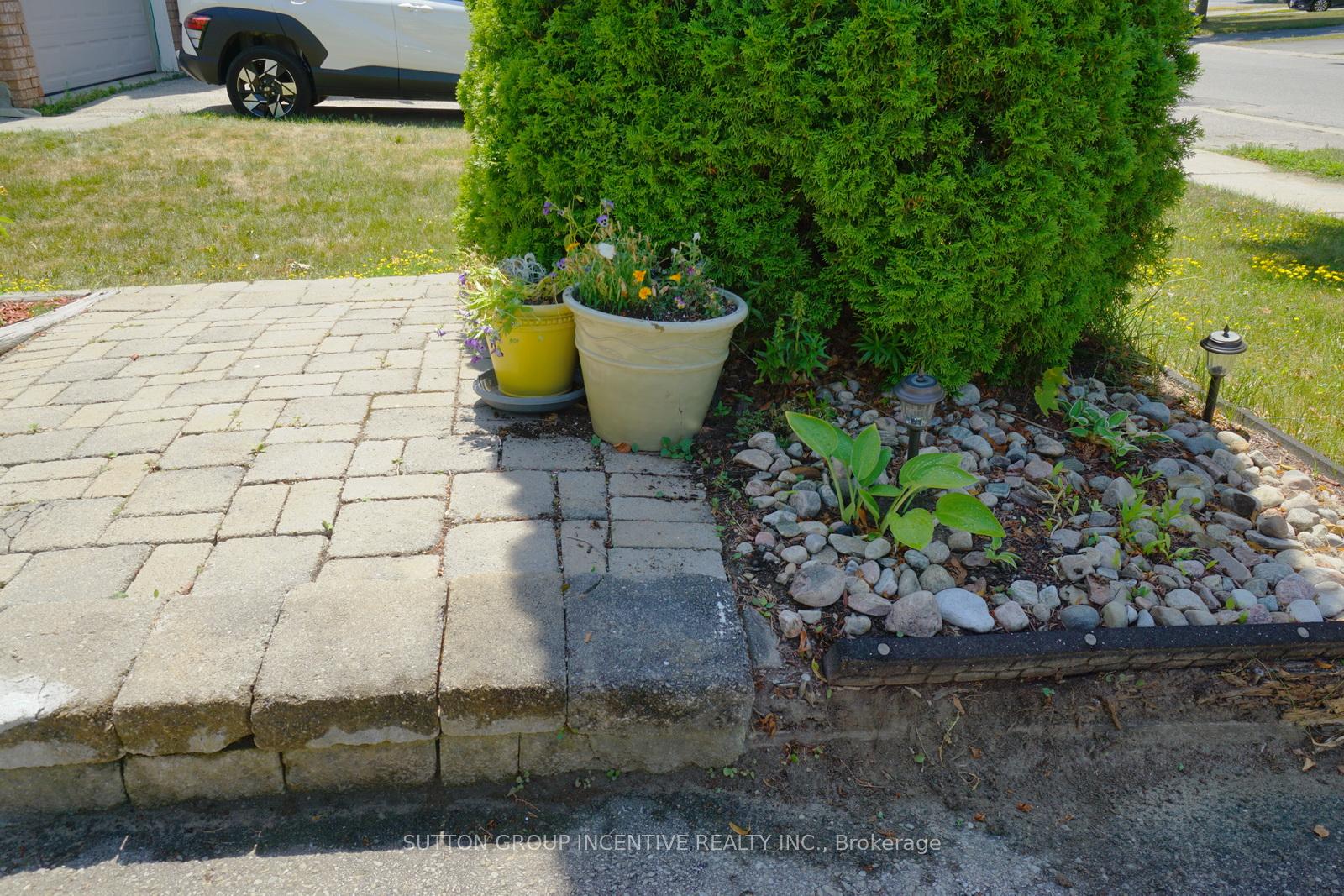 Photo 7 of 74 Rundle Crescent, Barrie, Holly — HOMEH