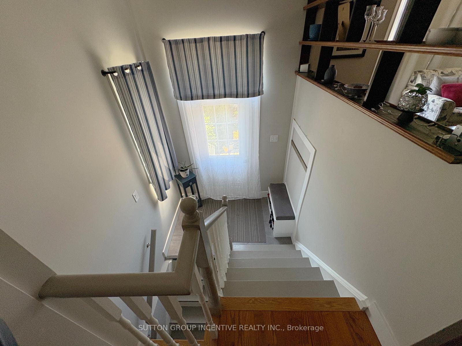 Photo 3 of 74 Rundle Crescent, Barrie, Holly — HOMEH