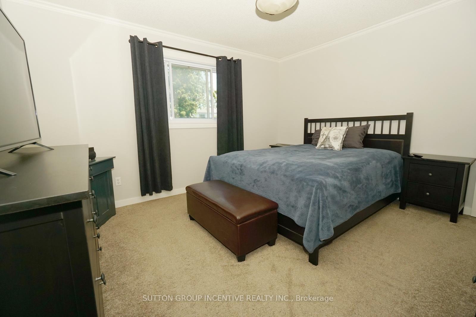 Photo 5 of 74 Rundle Crescent, Barrie, Holly — HOMEH