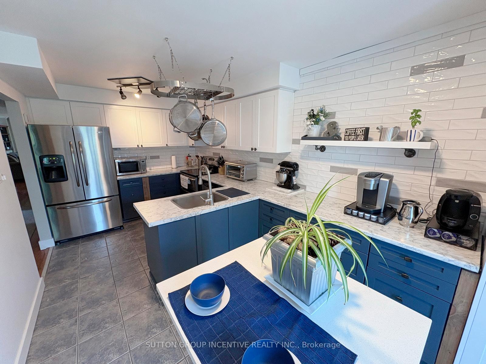 Photo 15 of 74 Rundle Crescent, Barrie, Holly — HOMEH