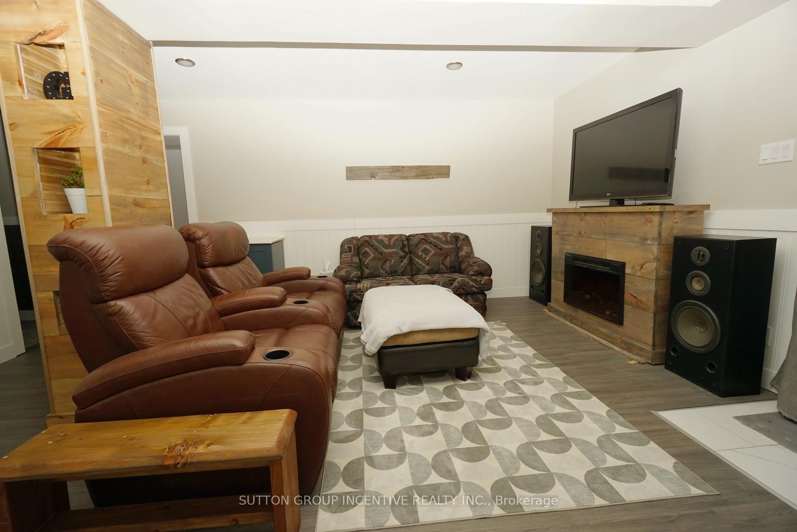 Photo 19 of 74 Rundle Crescent, Barrie, Holly — HOMEH