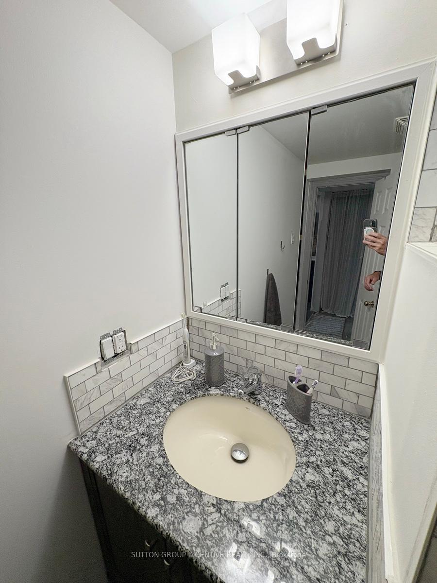 Photo 29 of 74 Rundle Crescent, Barrie, Holly — HOMEH