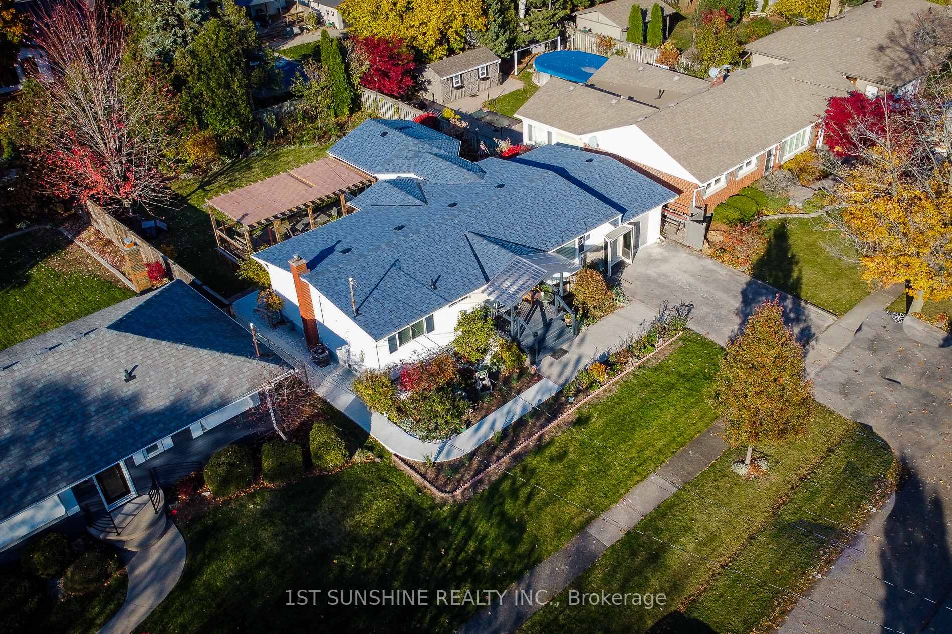 Photo 2 of 8 Sullivan Drive, St. Catharines, Lakeport — HOMEH