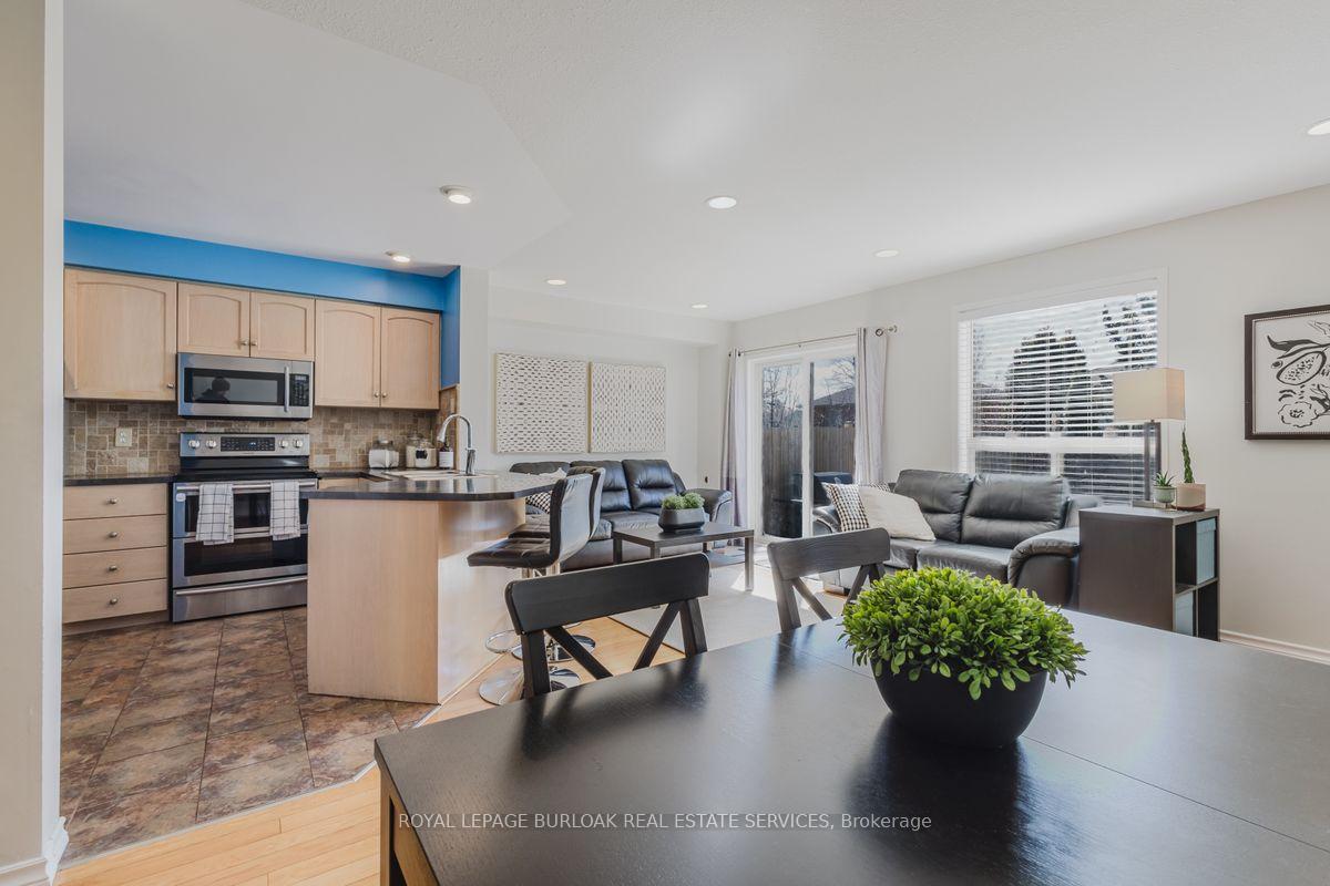 Photo 8 of 66 Foxborough Drive, Hamilton, Ancaster — HOMEH