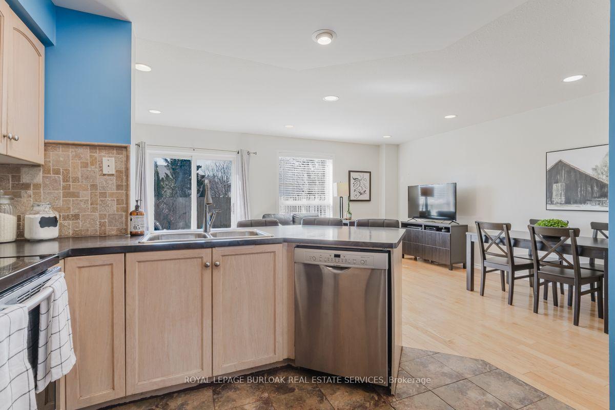 Photo 11 of 66 Foxborough Drive, Hamilton, Ancaster — HOMEH