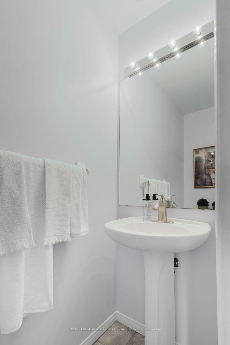 Photo 15 of 66 Foxborough Drive, Hamilton, Ancaster — HOMEH