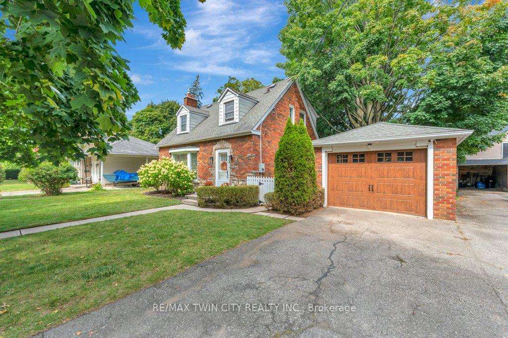 Photo 6 of 18 Ball Avenue, Cambridge, East Galt — HOMEH
