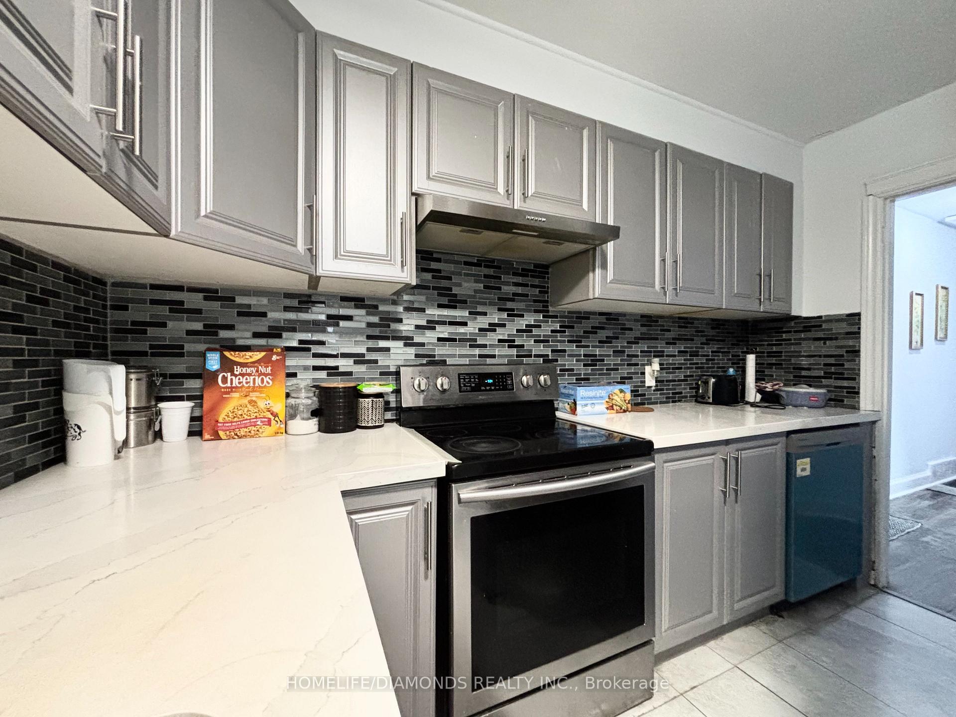 Photo 2 of 12 Lisgar Street, St. Catharines, Western Hill — HOMEH