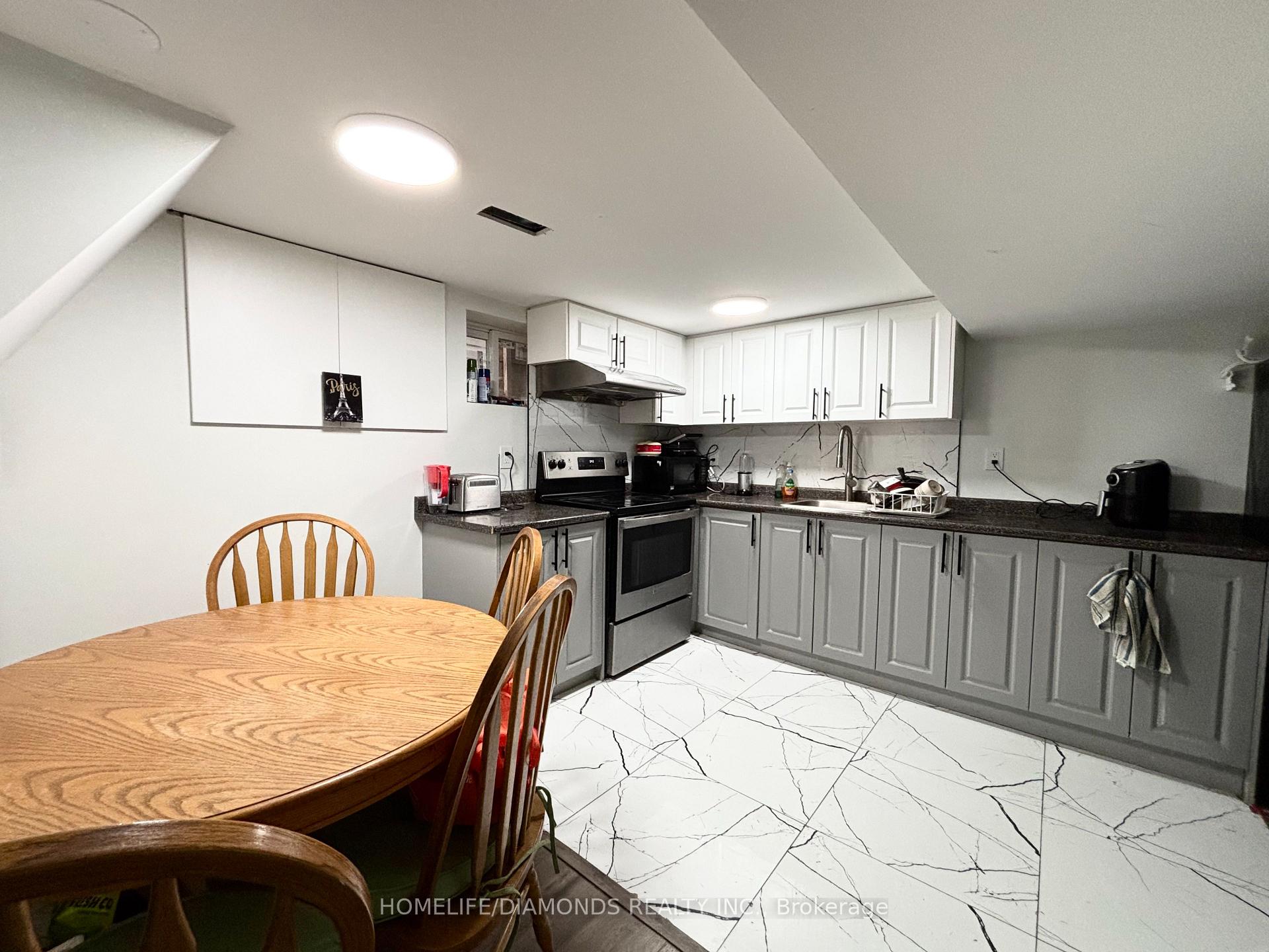 Photo 9 of 12 Lisgar Street, St. Catharines, Western Hill — HOMEH