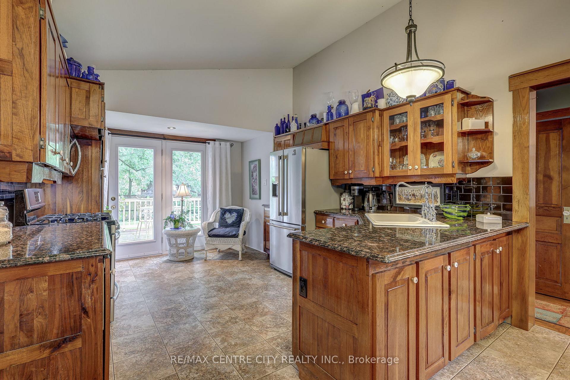 Photo 18 of 8961 Iona Road, Dutton/Dunwich, Iona — HOMEH