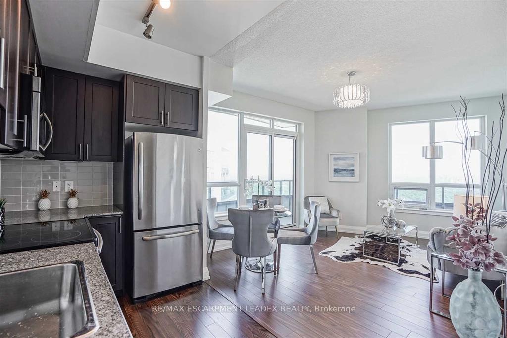 Photo 7 of Unit 2731, 7161 Yonge Street, Markham, Grandview — HOMEH