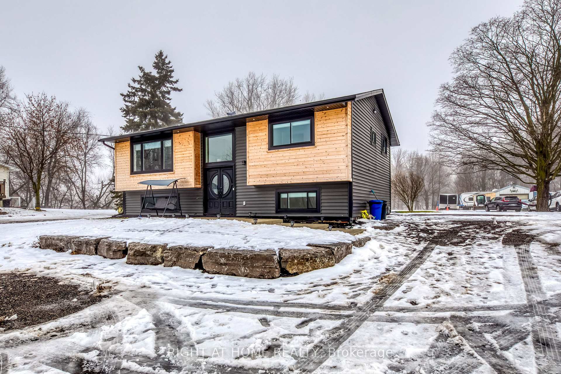 Photo 2 of 146 7th Concession Road E, Hamilton, Rural Flamborough — HOMEH