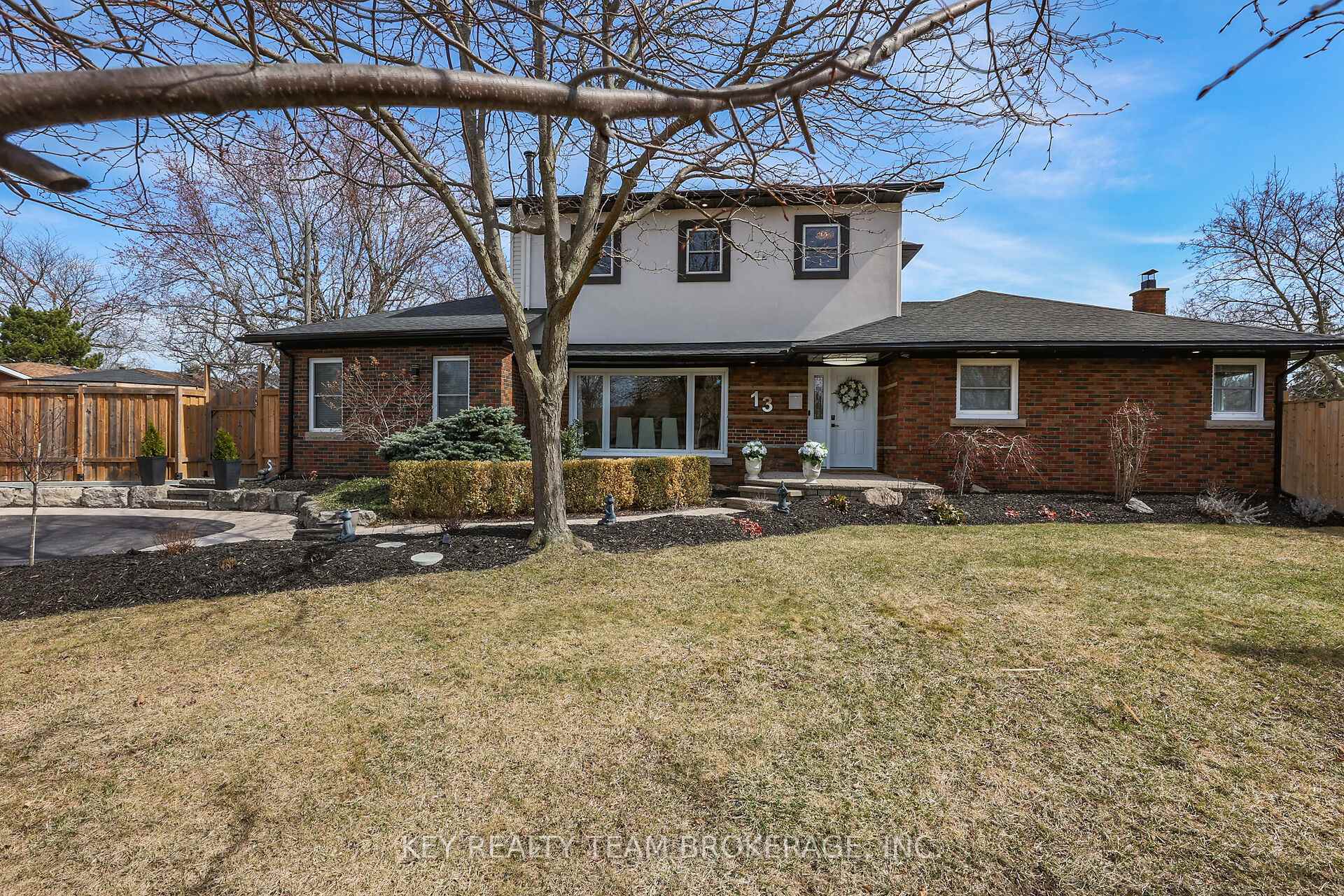 Photo 1 of 13 Marsdale Drive, St. Catharines, Glendale/Glenridge — HOMEH