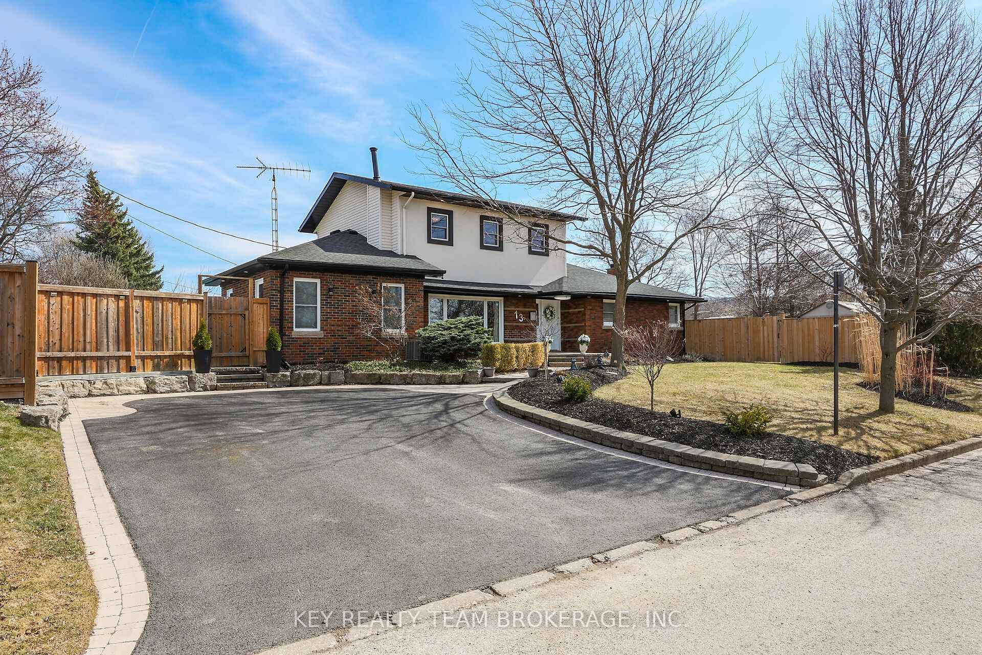 Photo 2 of 13 Marsdale Drive, St. Catharines, Glendale/Glenridge — HOMEH
