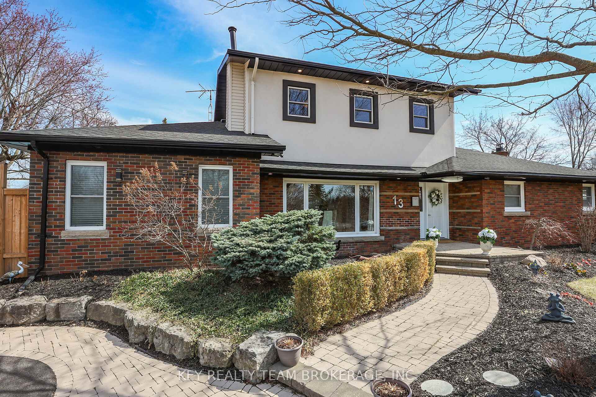 Photo 4 of 13 Marsdale Drive, St. Catharines, Glendale/Glenridge — HOMEH