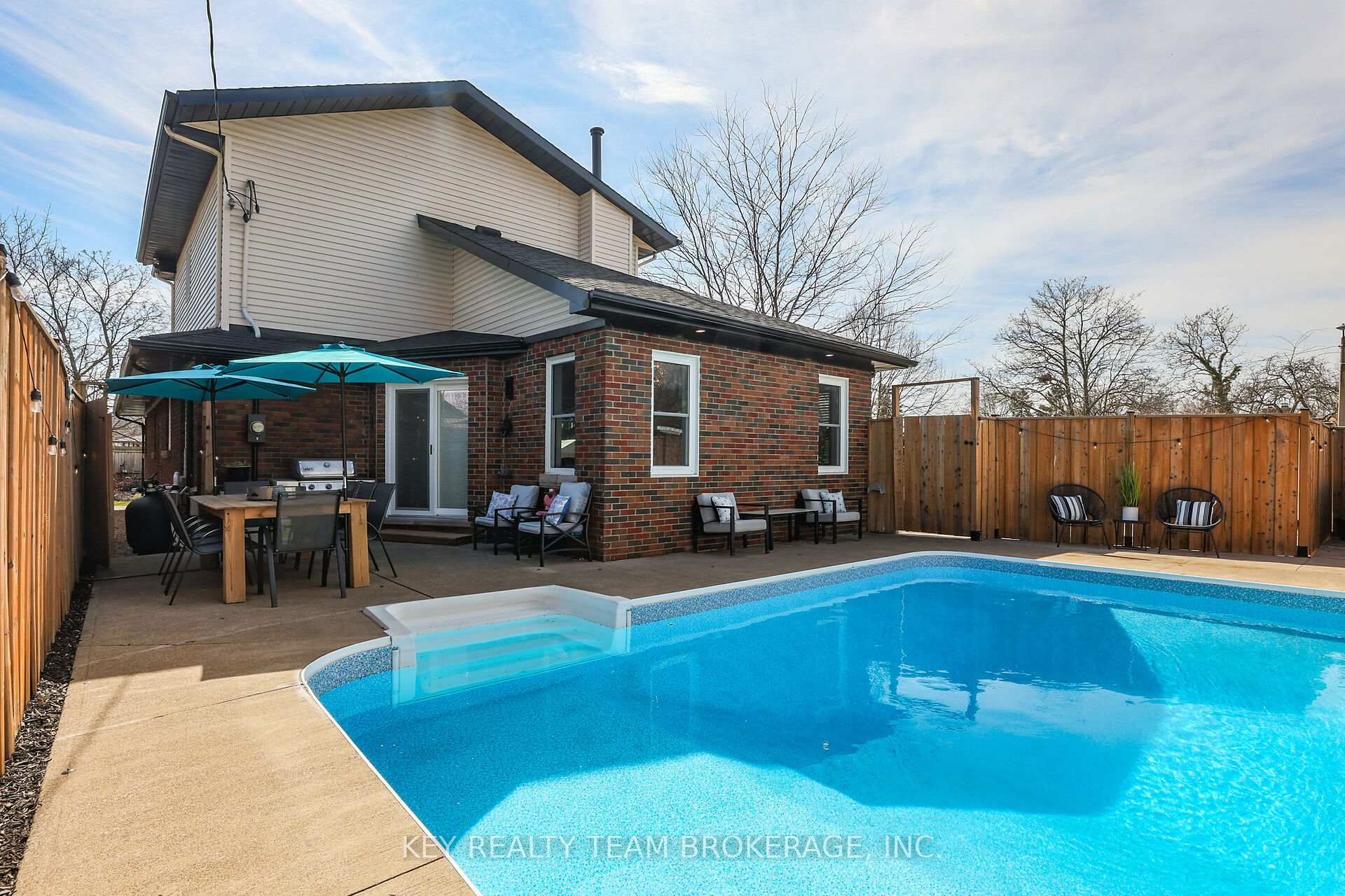 Photo 7 of 13 Marsdale Drive, St. Catharines, Glendale/Glenridge — HOMEH