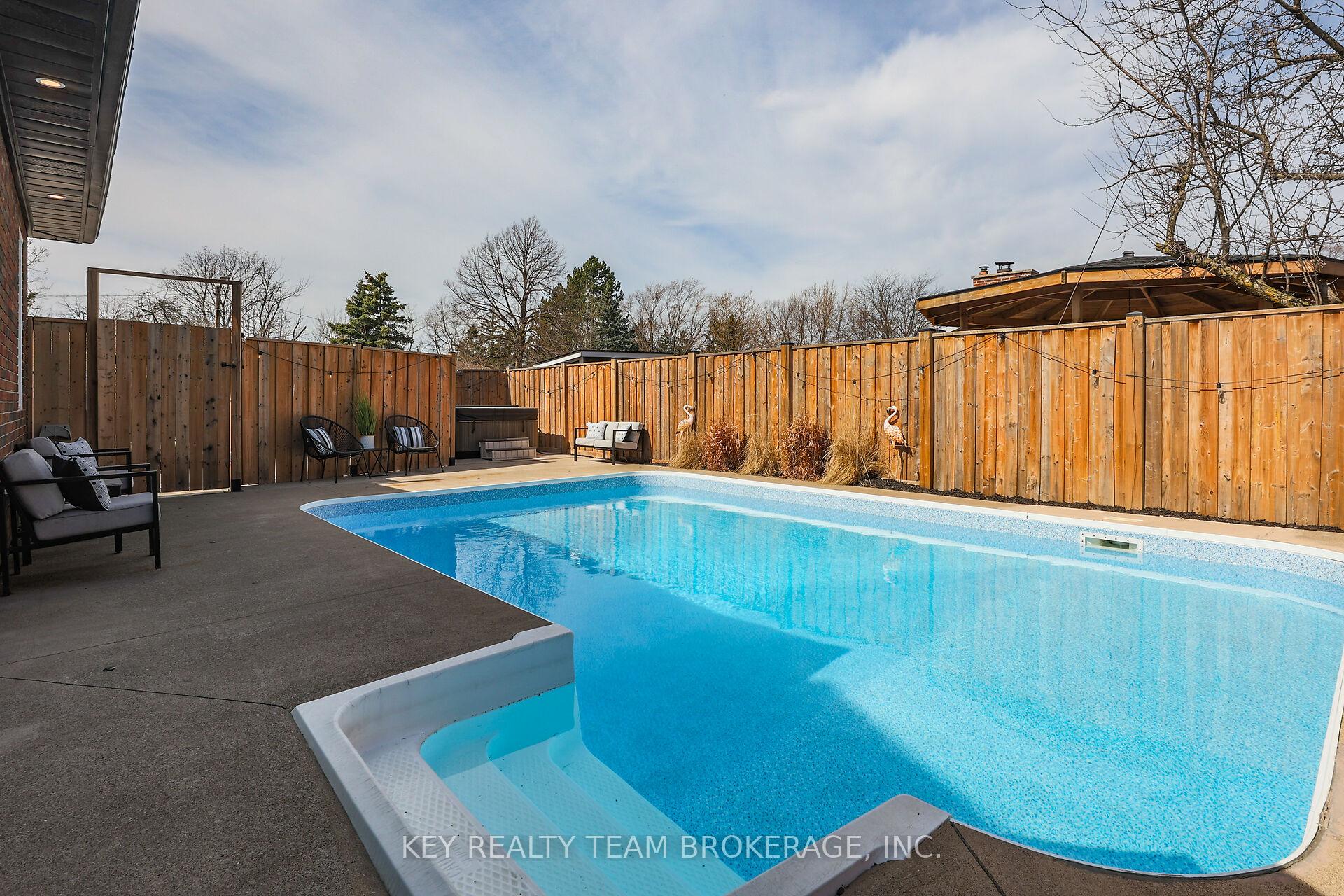 Photo 8 of 13 Marsdale Drive, St. Catharines, Glendale/Glenridge — HOMEH