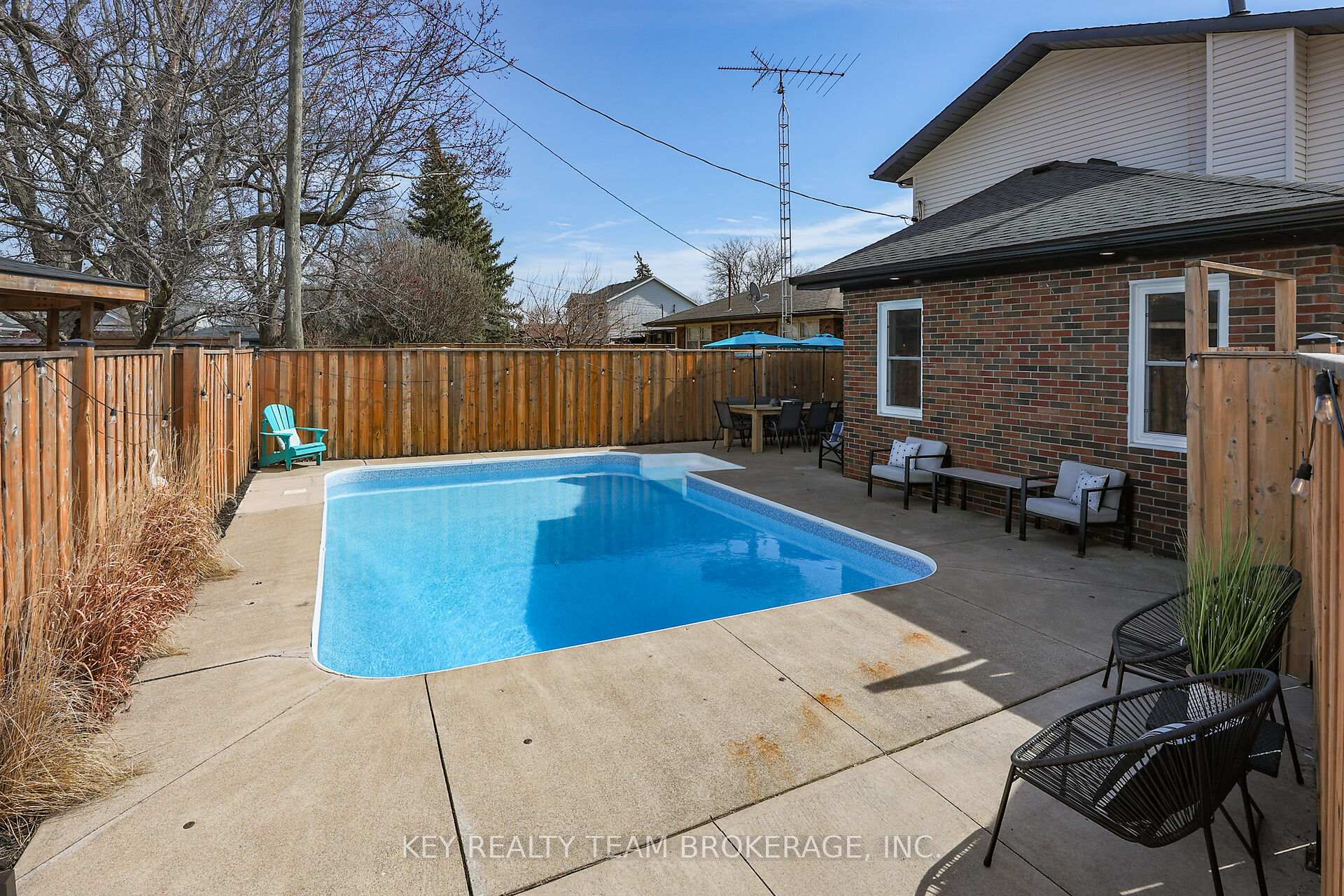 Photo 10 of 13 Marsdale Drive, St. Catharines, Glendale/Glenridge — HOMEH