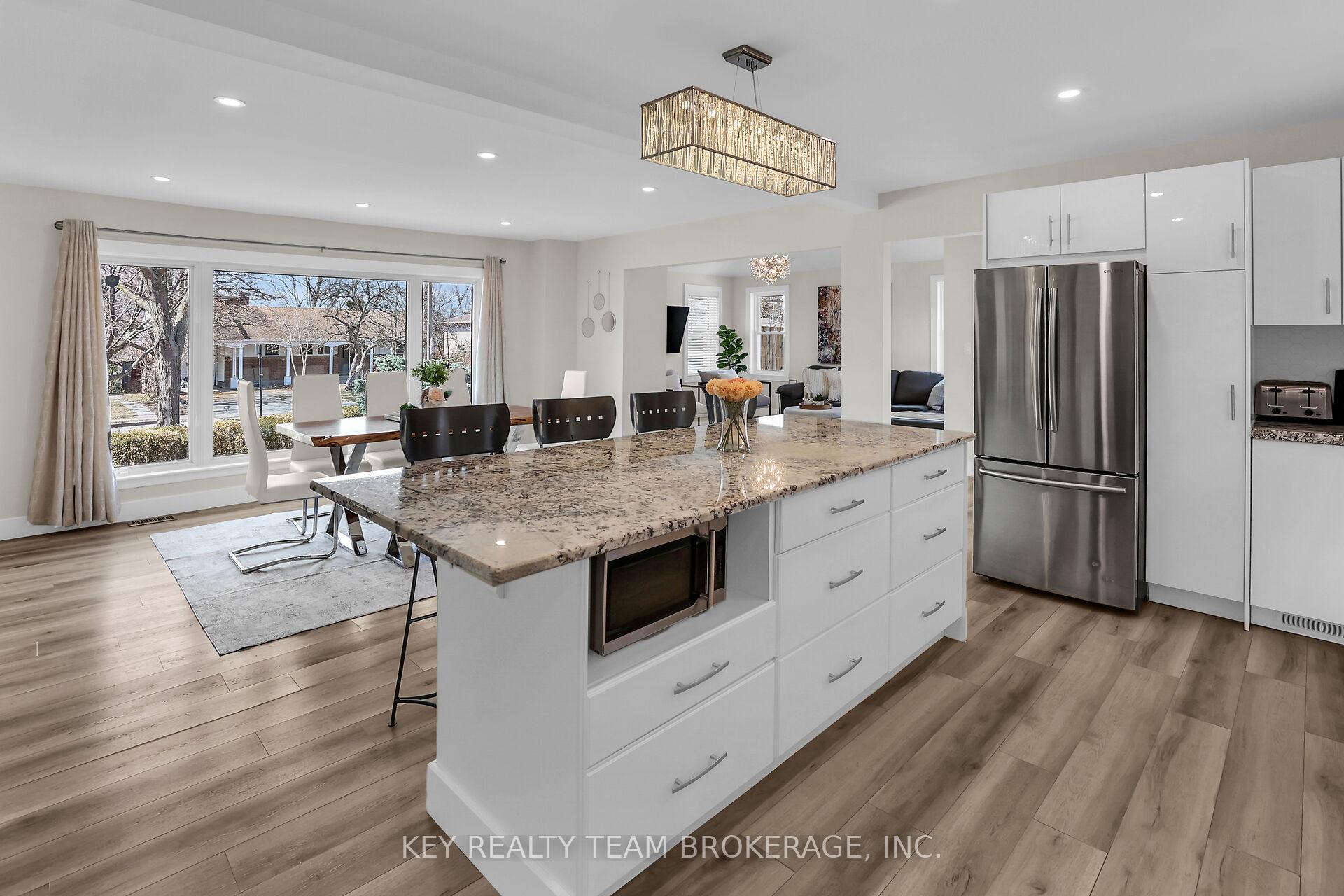 Photo 18 of 13 Marsdale Drive, St. Catharines, Glendale/Glenridge — HOMEH