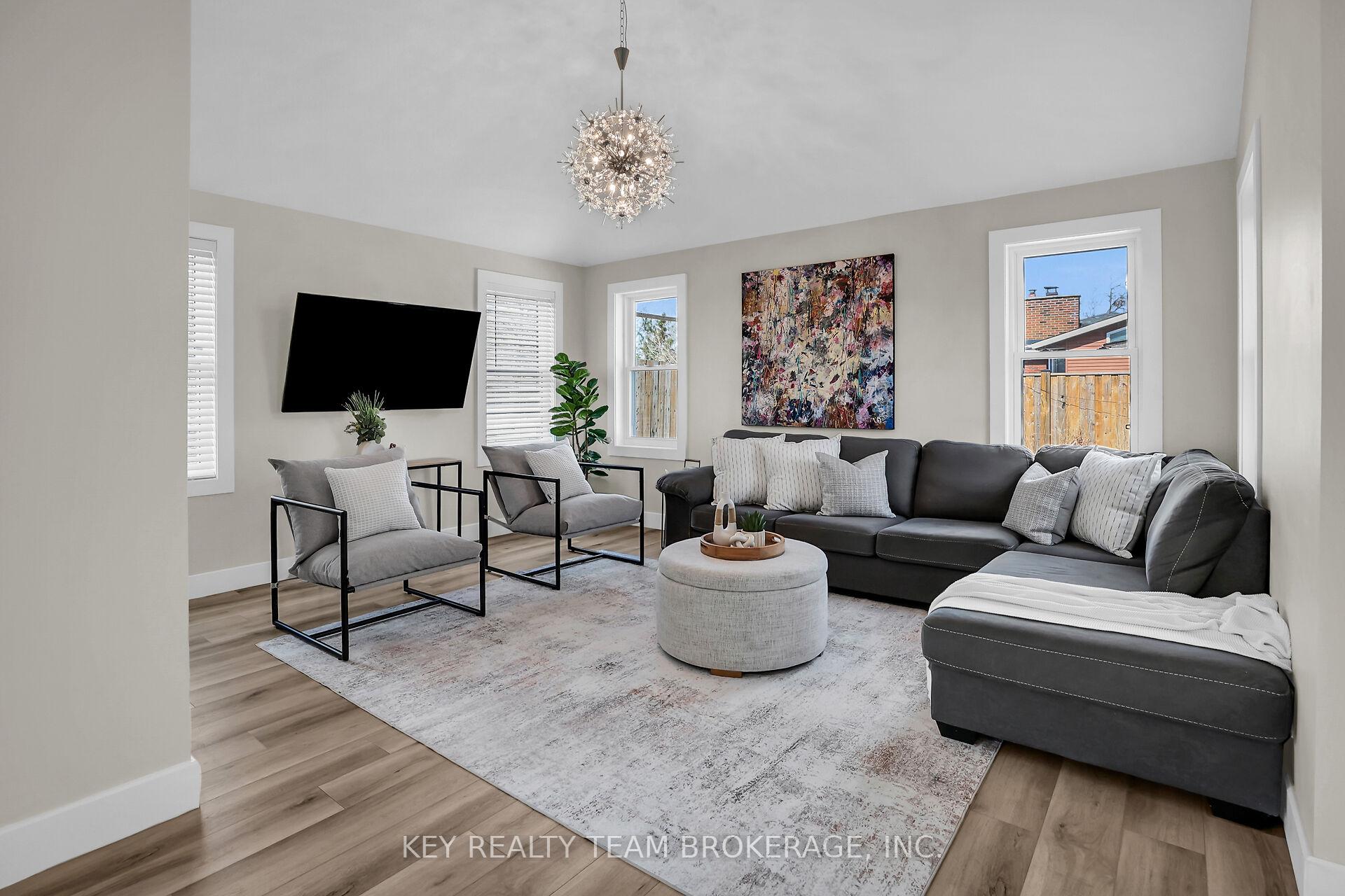 Photo 20 of 13 Marsdale Drive, St. Catharines, Glendale/Glenridge — HOMEH
