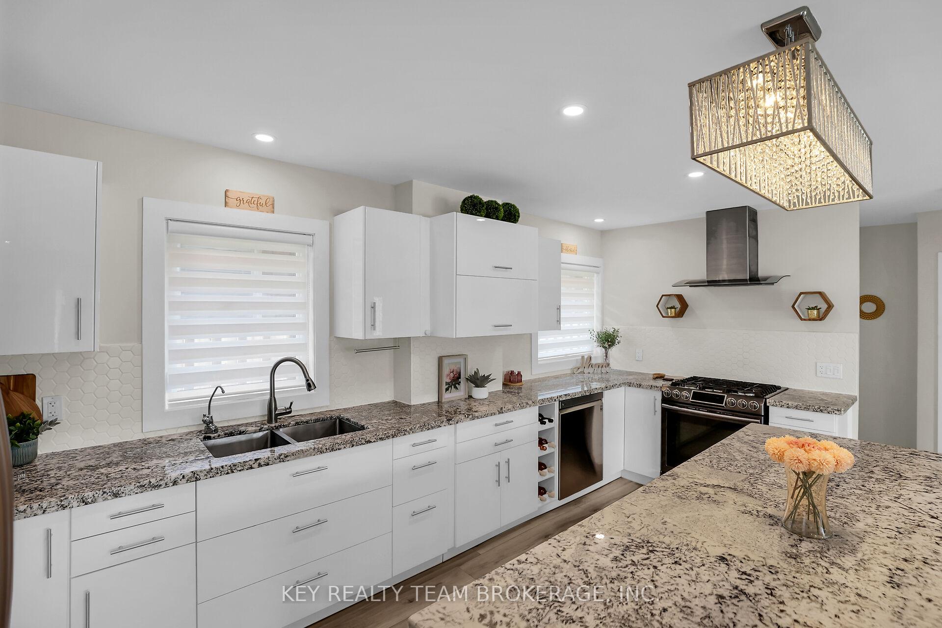 Photo 23 of 13 Marsdale Drive, St. Catharines, Glendale/Glenridge — HOMEH