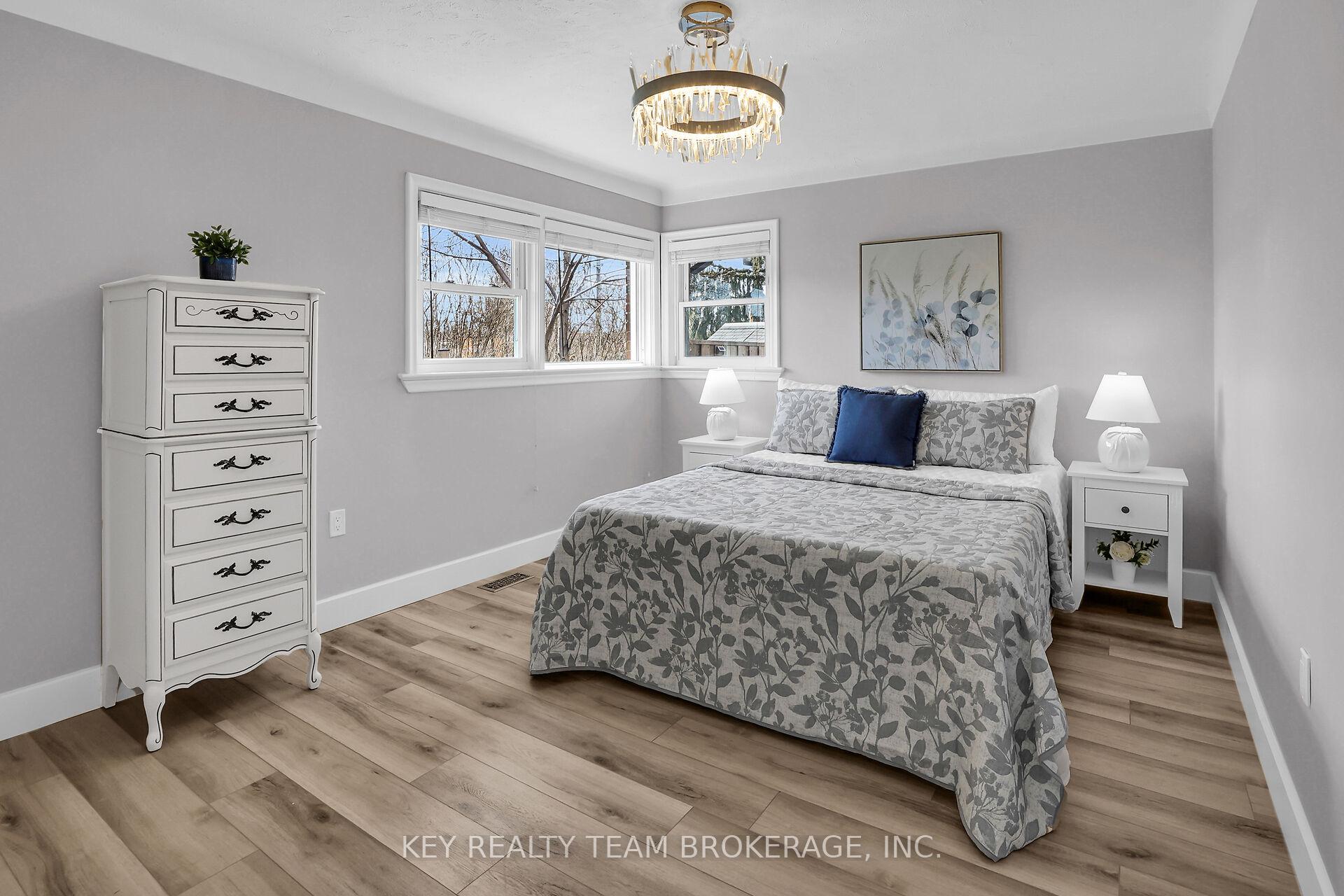 Photo 25 of 13 Marsdale Drive, St. Catharines, Glendale/Glenridge — HOMEH