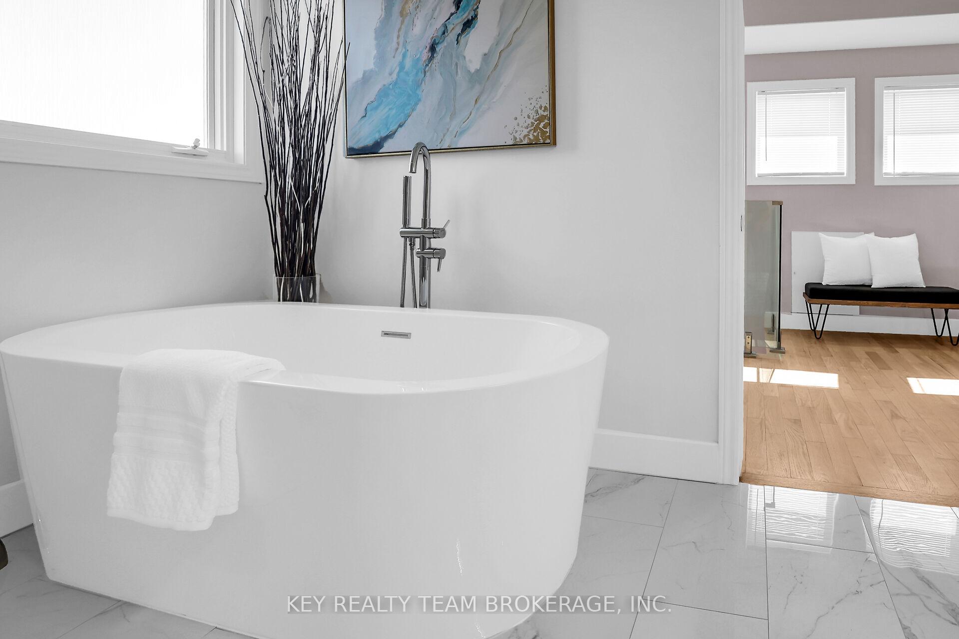 Photo 41 of 13 Marsdale Drive, St. Catharines, Glendale/Glenridge — HOMEH