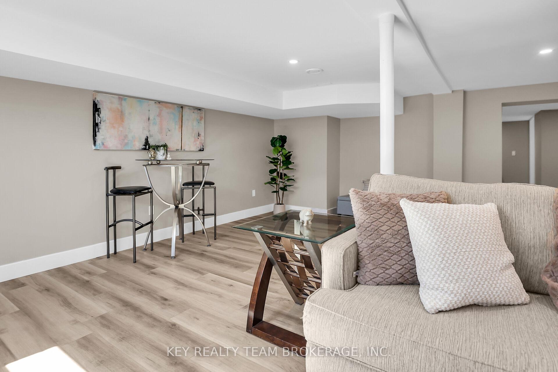 Photo 46 of 13 Marsdale Drive, St. Catharines, Glendale/Glenridge — HOMEH