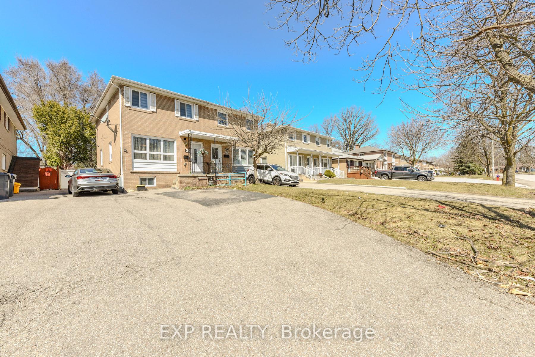Photo 1 of 40 Corby Crescent, Brampton, Brampton South — HOMEH