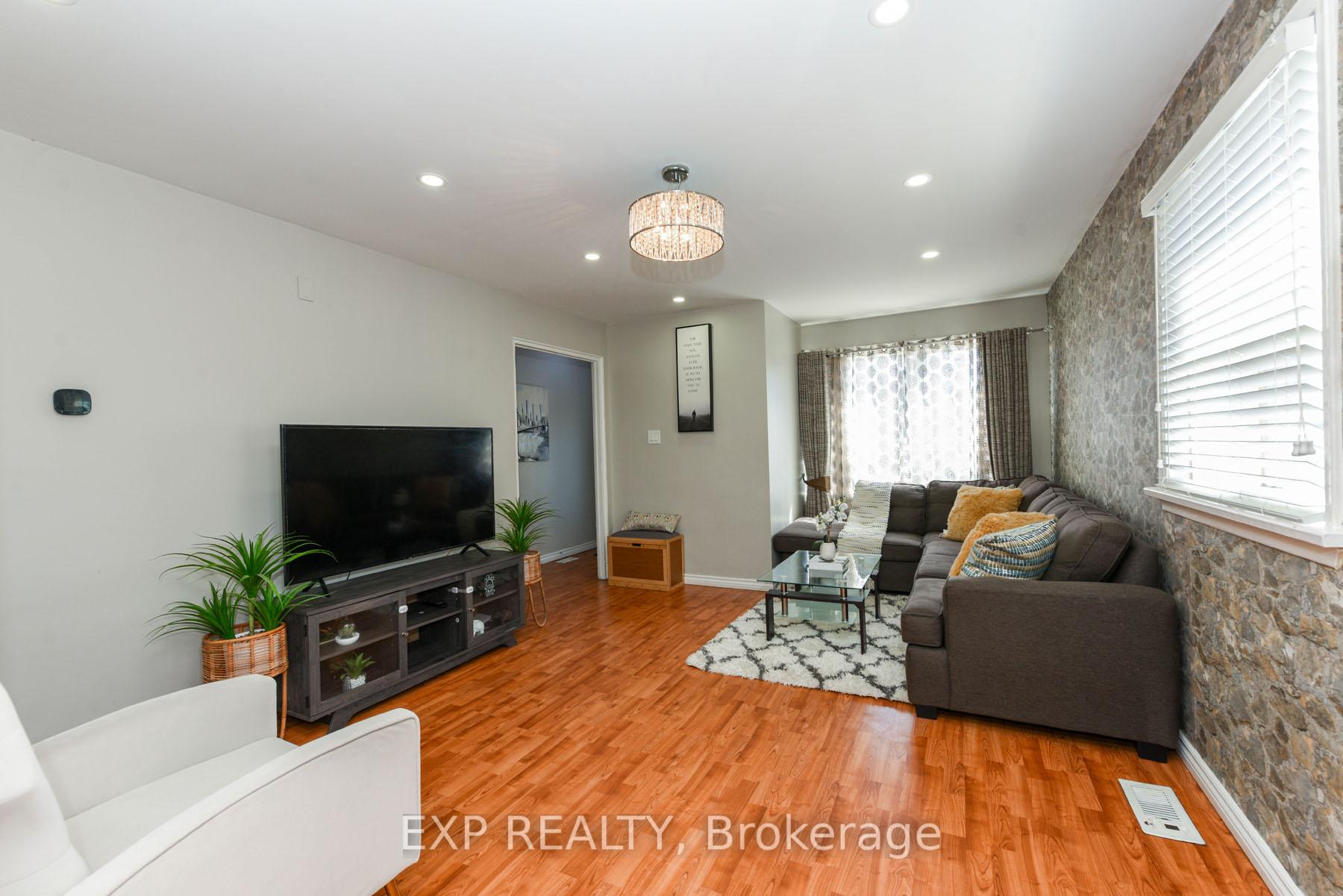 Photo 6 of 40 Corby Crescent, Brampton, Brampton South — HOMEH